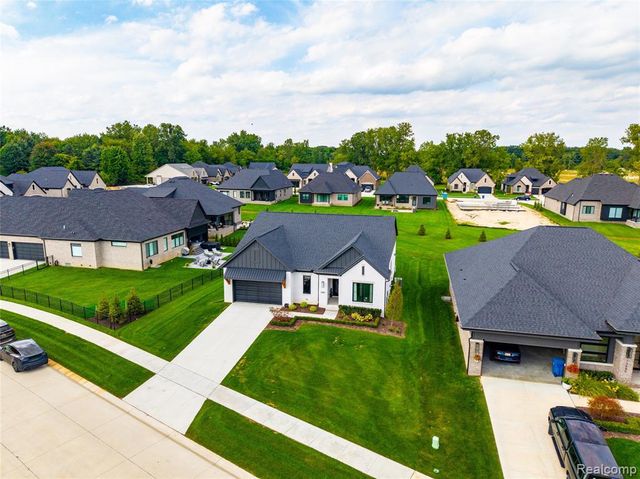 13843 Quail View Drive, Washington, MI 48094