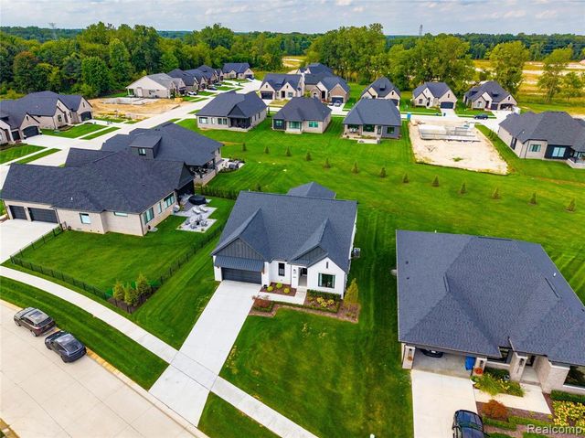 13843 Quail View Drive, Washington, MI 48094