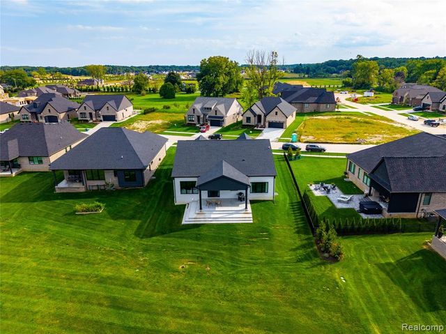 13843 Quail View Drive, Washington, MI 48094
