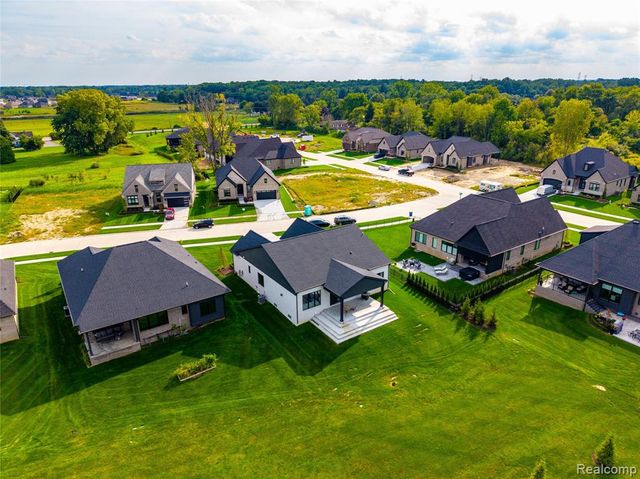 13843 Quail View Drive, Washington, MI 48094