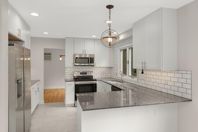 10928 London Drive, Burnsville, MN 55337