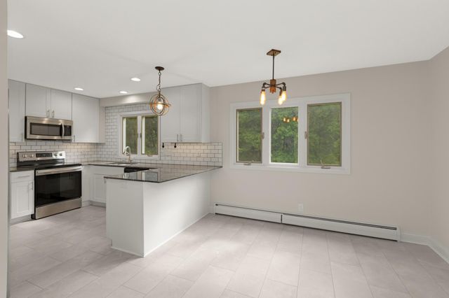 10928 London Drive, Burnsville, MN 55337