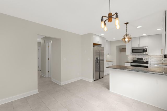 10928 London Drive, Burnsville, MN 55337