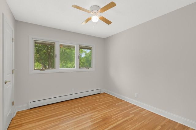 10928 London Drive, Burnsville, MN 55337