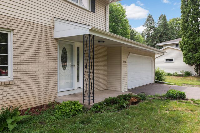 10928 London Drive, Burnsville, MN 55337