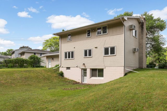 10928 London Drive, Burnsville, MN 55337