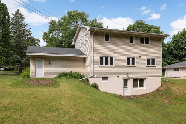 10928 London Drive, Burnsville, MN 55337