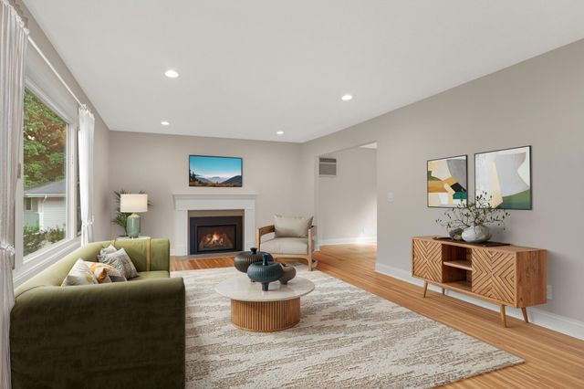 10928 London Drive, Burnsville, MN 55337