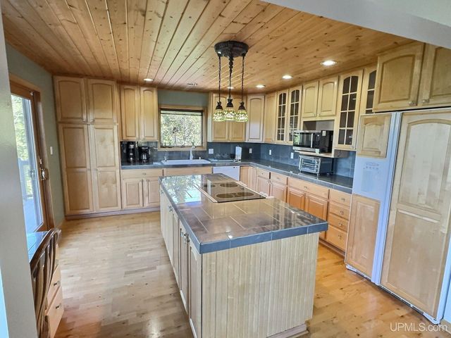 9477 Goodell Road, Eagle Harbor, MI 49950