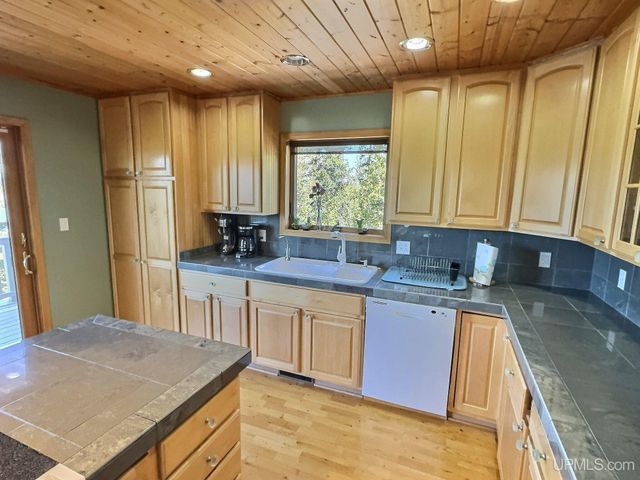 9477 Goodell Road, Eagle Harbor, MI 49950