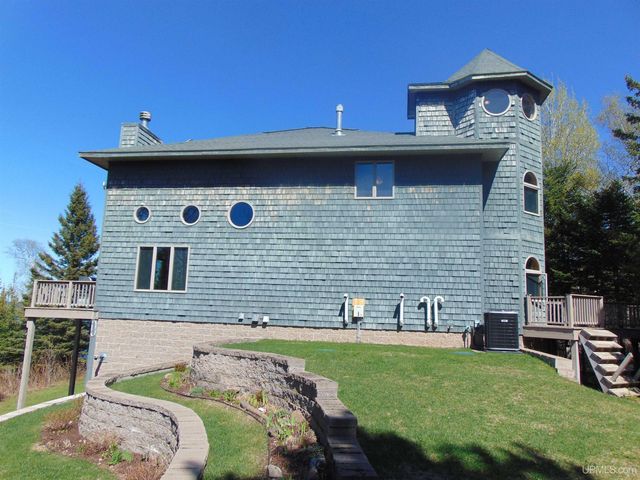 9477 Goodell Road, Eagle Harbor, MI 49950