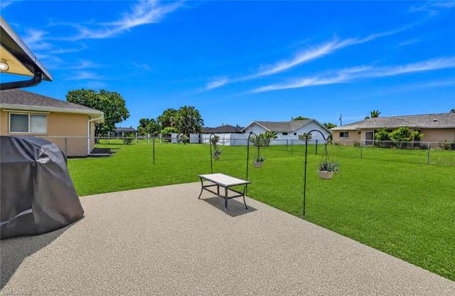 3937 SE 9th CT, Cape Coral, FL 33904