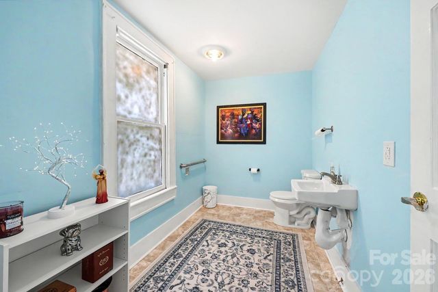 601 College Avenue SW, Lenoir, NC 28645