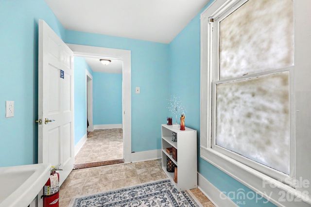 601 College Avenue SW, Lenoir, NC 28645