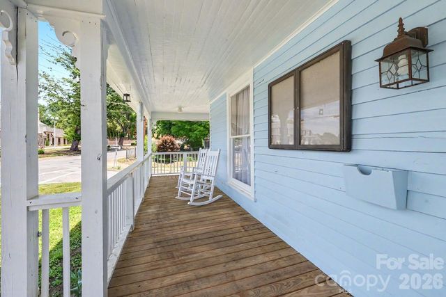 601 College Avenue SW, Lenoir, NC 28645