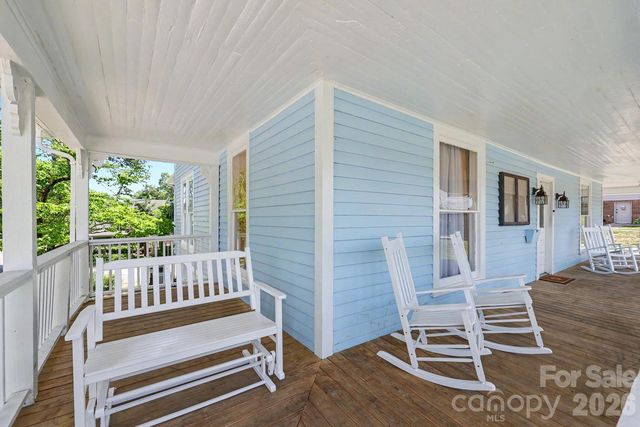 601 College Avenue SW, Lenoir, NC 28645