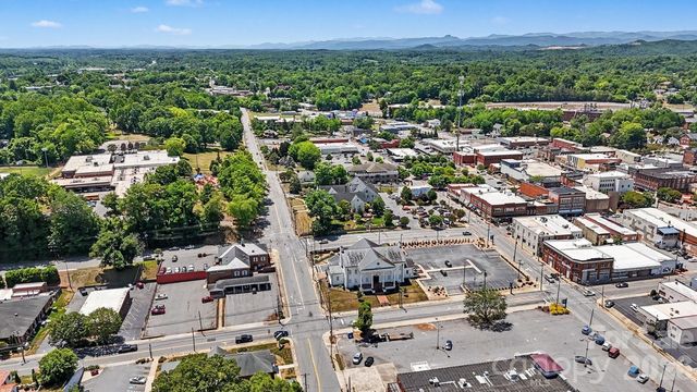 601 College Avenue SW, Lenoir, NC 28645