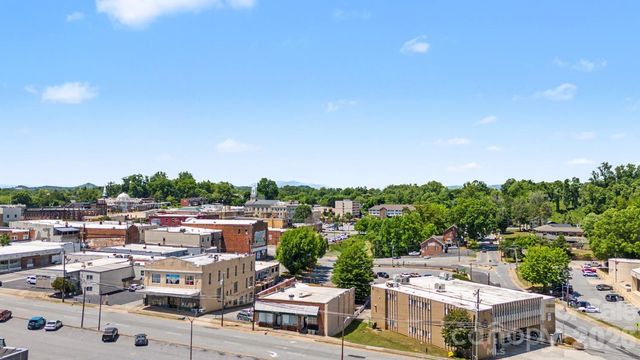 601 College Avenue SW, Lenoir, NC 28645