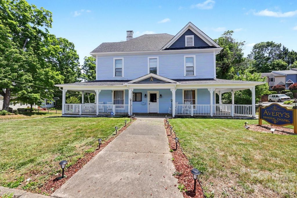 601 College Avenue SW, Lenoir, NC 28645