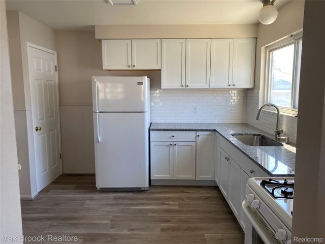 4812 BERWYN Drive, Warren, MI 48092