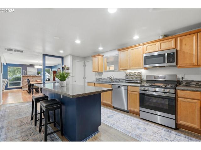 909 N SITKA Ave, Newberg, OR 97132