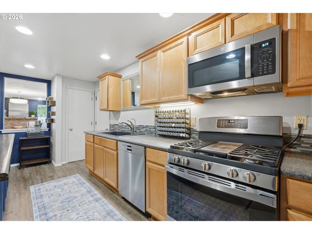 909 N SITKA Ave, Newberg, OR 97132