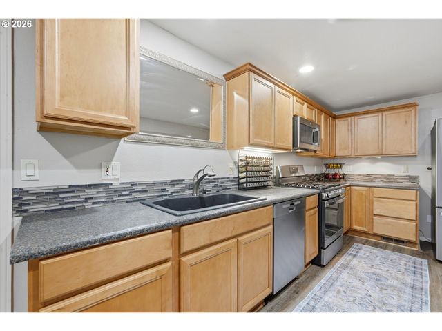 909 N SITKA Ave, Newberg, OR 97132