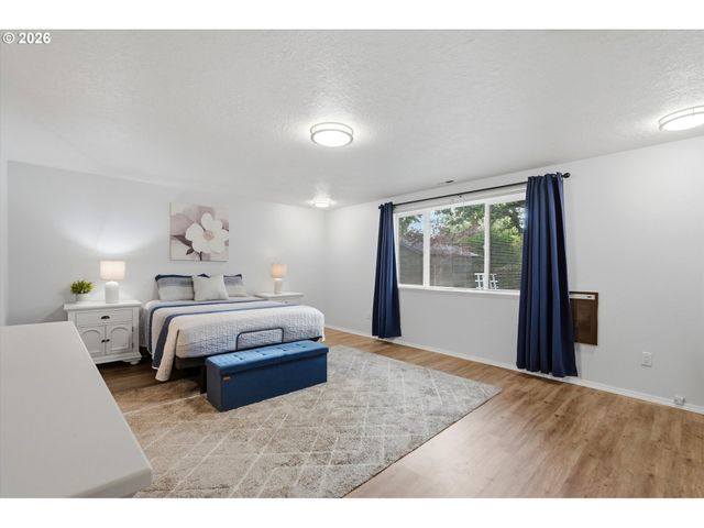 909 N SITKA Ave, Newberg, OR 97132