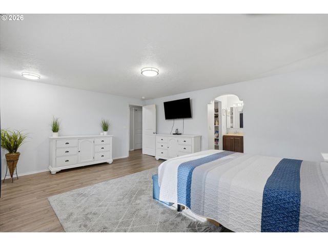909 N SITKA Ave, Newberg, OR 97132