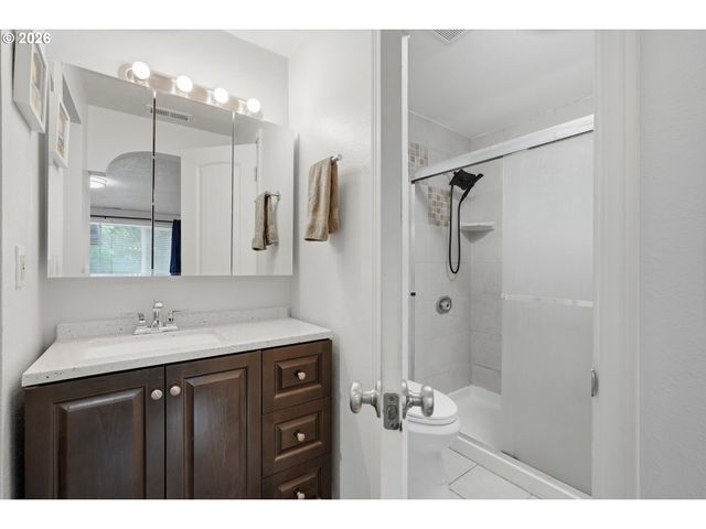 909 N SITKA Ave, Newberg, OR 97132