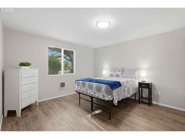 909 N SITKA Ave, Newberg, OR 97132