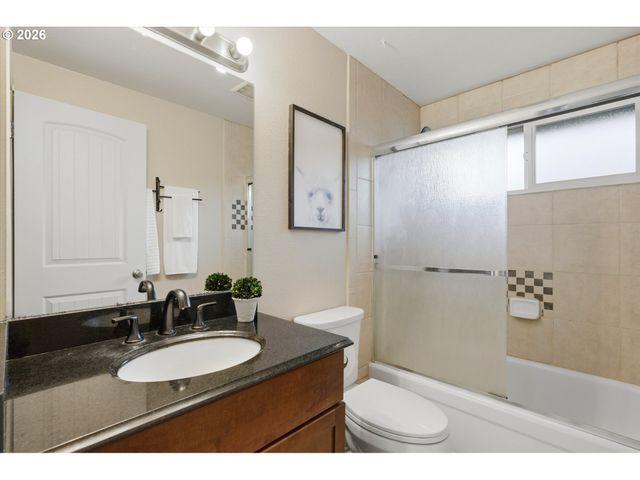 909 N SITKA Ave, Newberg, OR 97132