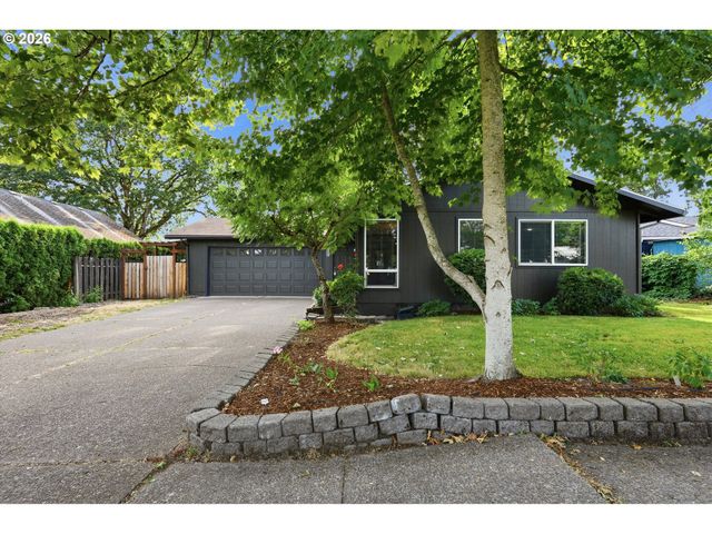 909 N SITKA Ave, Newberg, OR 97132