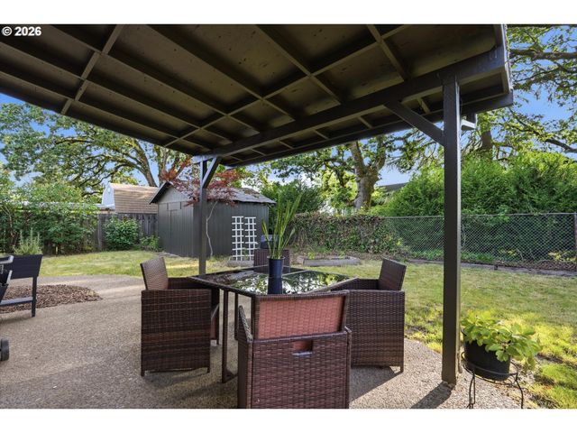 909 N SITKA Ave, Newberg, OR 97132