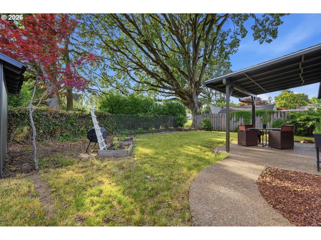 909 N SITKA Ave, Newberg, OR 97132