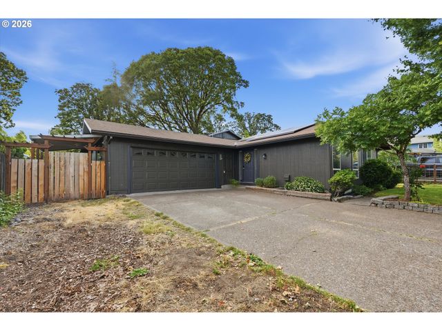 909 N SITKA Ave, Newberg, OR 97132