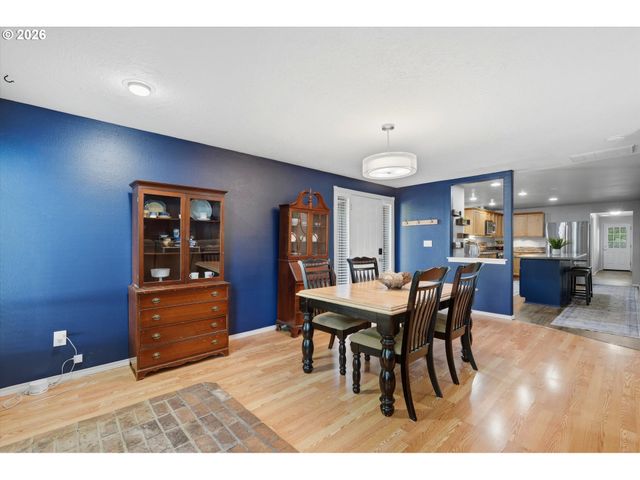 909 N SITKA Ave, Newberg, OR 97132