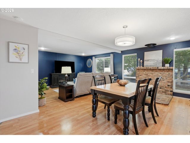 909 N SITKA Ave, Newberg, OR 97132