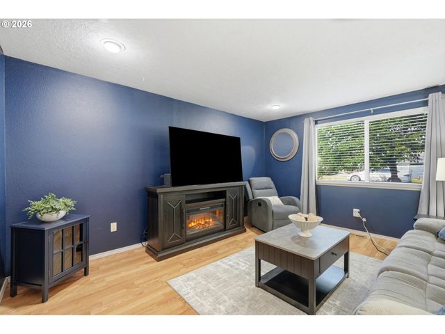 909 N SITKA Ave, Newberg, OR 97132