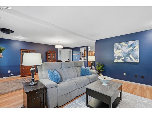 909 N SITKA Ave, Newberg, OR 97132