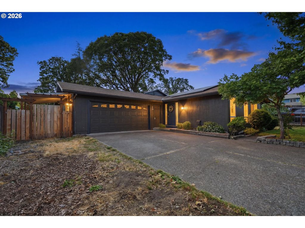 909 N SITKA Ave, Newberg, OR 97132