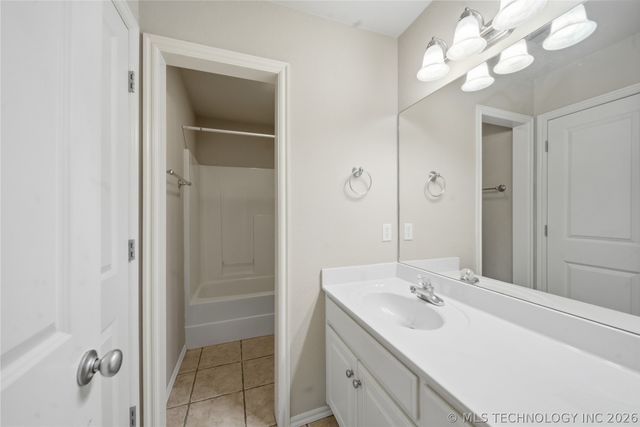 11602 S Mulberry Lane, Jenks, OK 74037