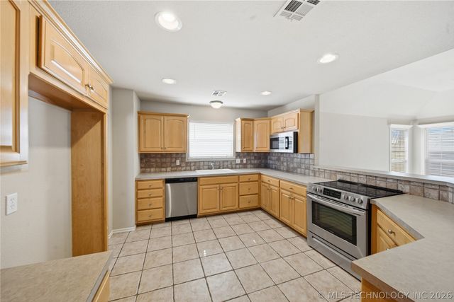 11602 S Mulberry Lane, Jenks, OK 74037