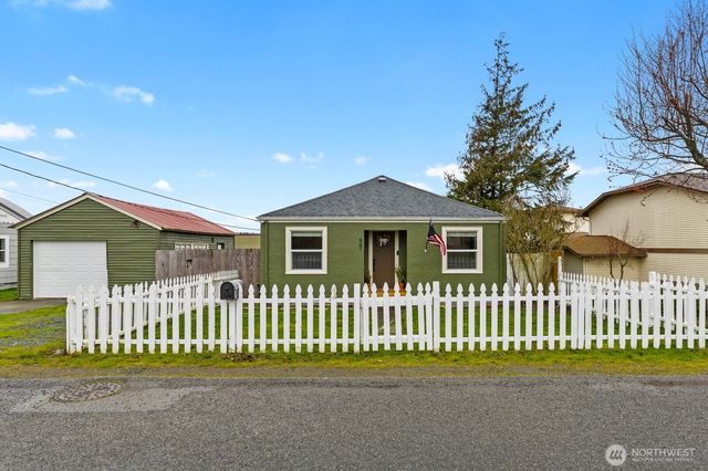 951 SE Dock Street, Oak Harbor, WA 98277