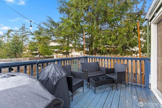 951 SE Dock Street, Oak Harbor, WA 98277