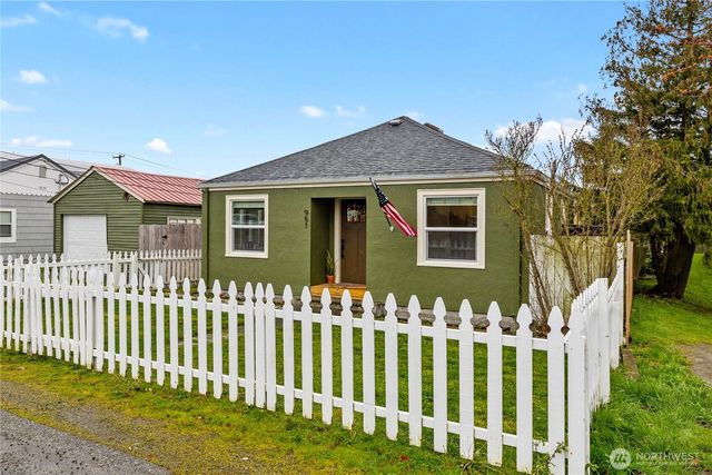 951 SE Dock Street, Oak Harbor, WA 98277