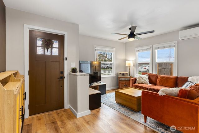 951 SE Dock Street, Oak Harbor, WA 98277