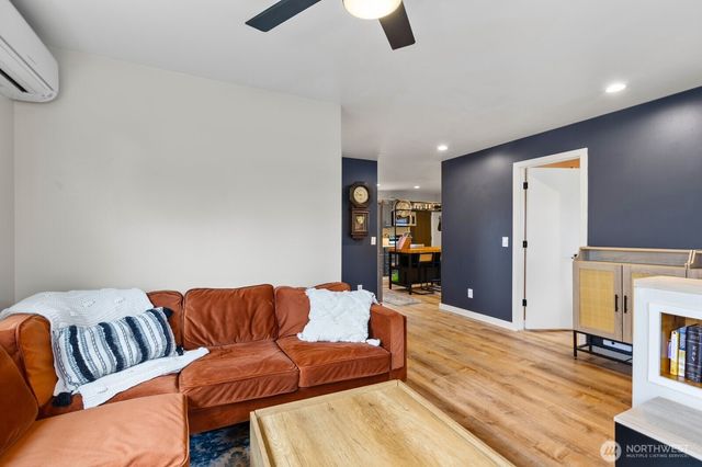 951 SE Dock Street, Oak Harbor, WA 98277