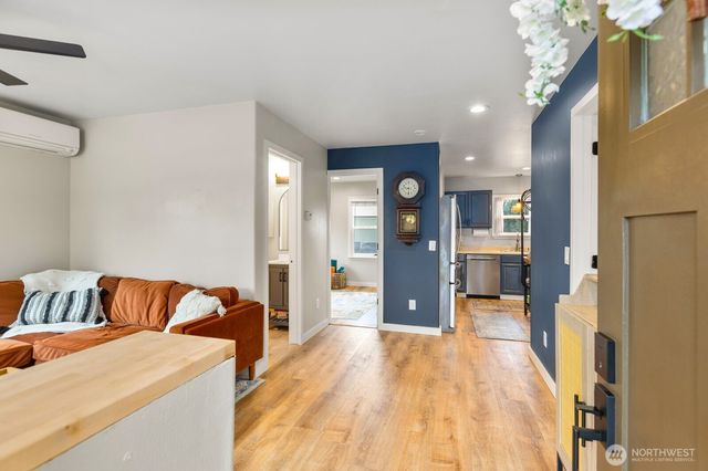 951 SE Dock Street, Oak Harbor, WA 98277