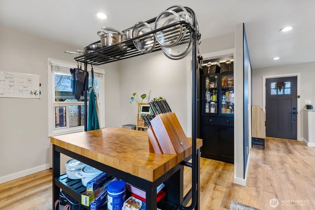 951 SE Dock Street, Oak Harbor, WA 98277